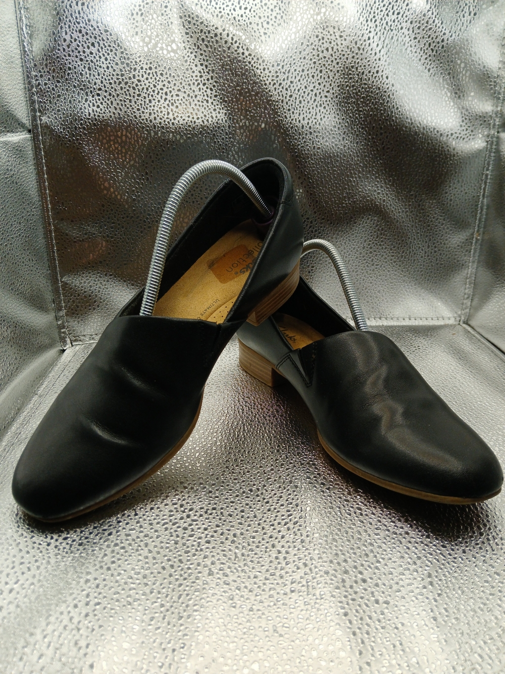 Clarks Black Leather Slip-On Loafers with ¾" Heel Women"s Size 7.5
